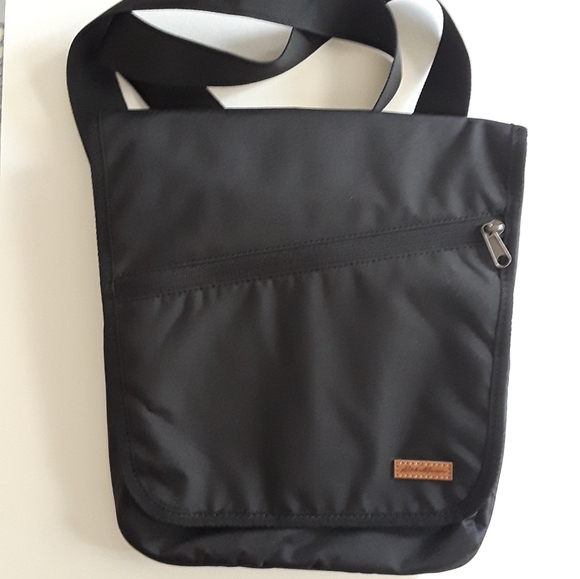 Eddie Bauer Black Crossbody Bag - Picture 4 of 10
